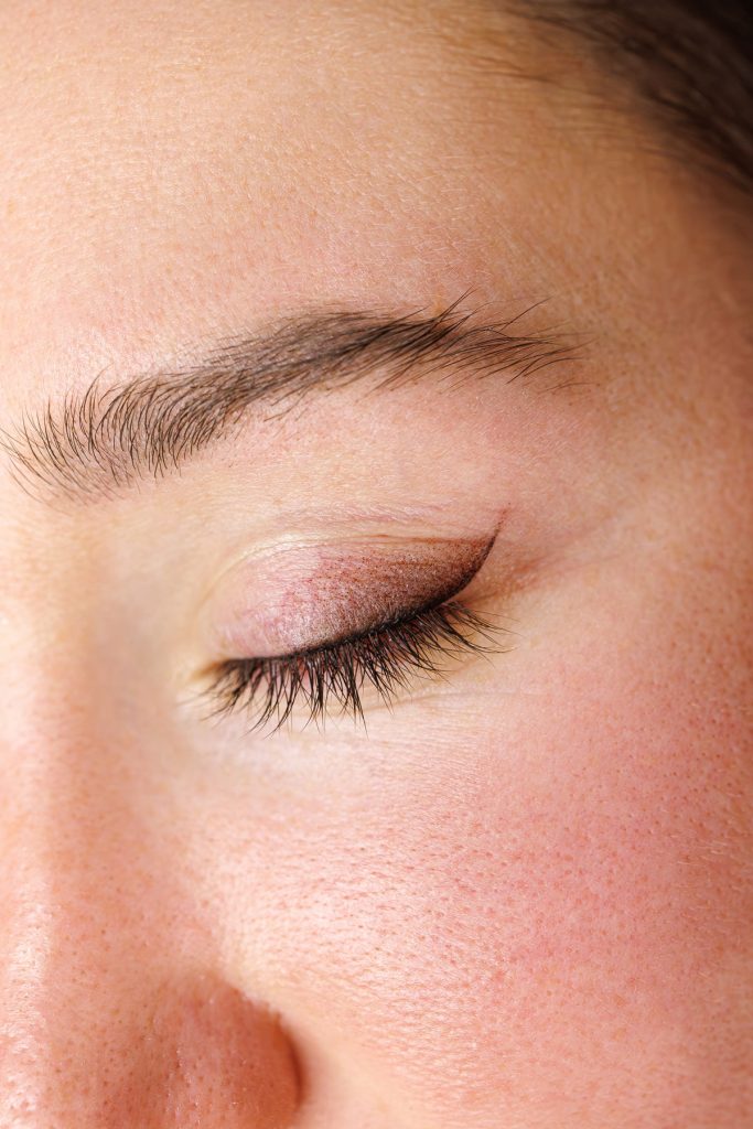 Woman's eyelid (model)